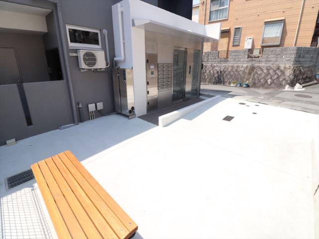 21/30 エントランス