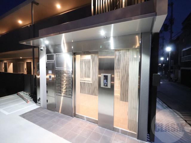 21/30 エントランス