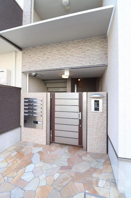 22/30 エントランス