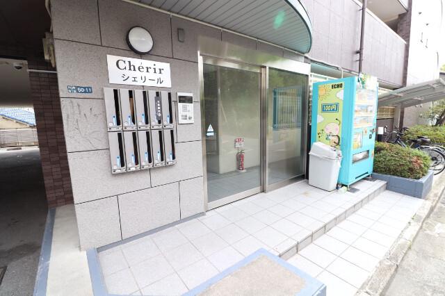 22/30 エントランス