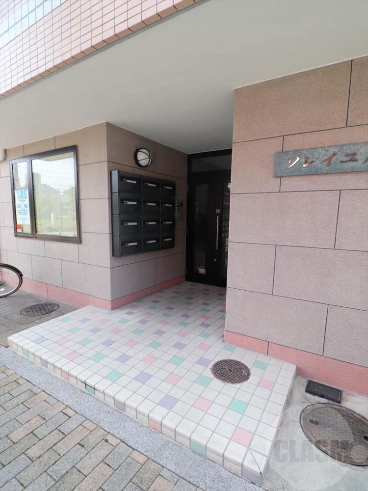 23/30 エントランス