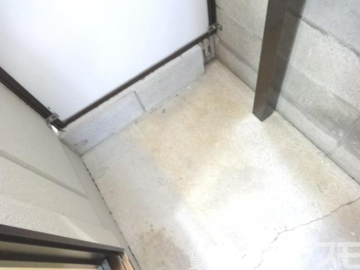 19/28 バルコニー