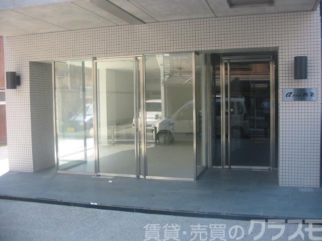 28/30 エントランス