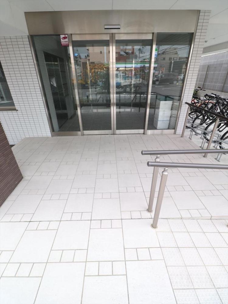 22/30 エントランス