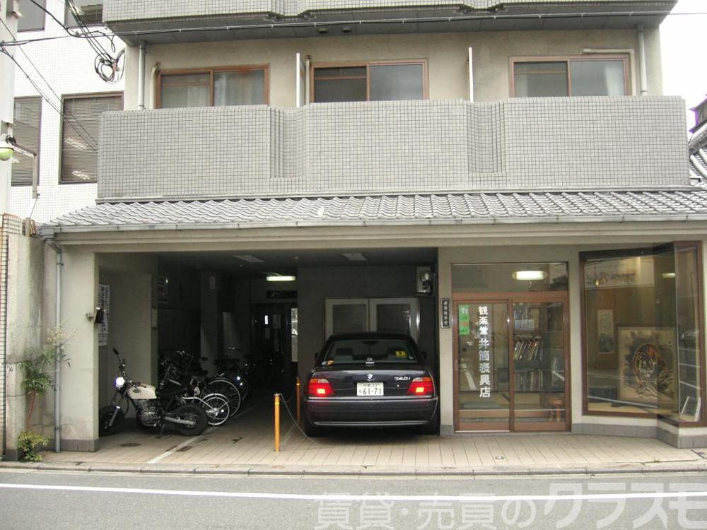 30/30 エントランス