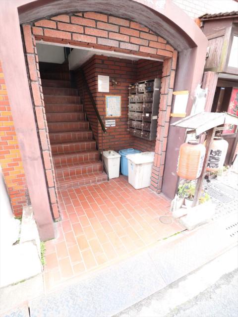 22/30 エントランス