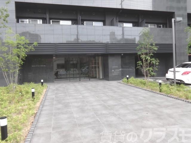 23/28 エントランス