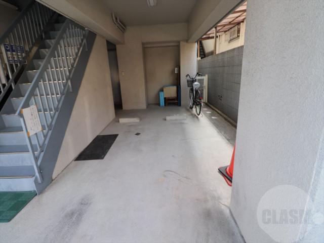 22/30 エントランス