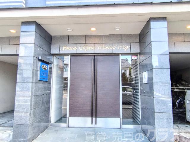 28/30 エントランス