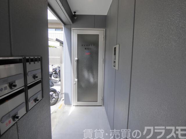 28/30 エントランス