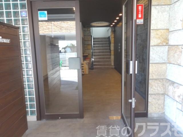 18/23 エントランス