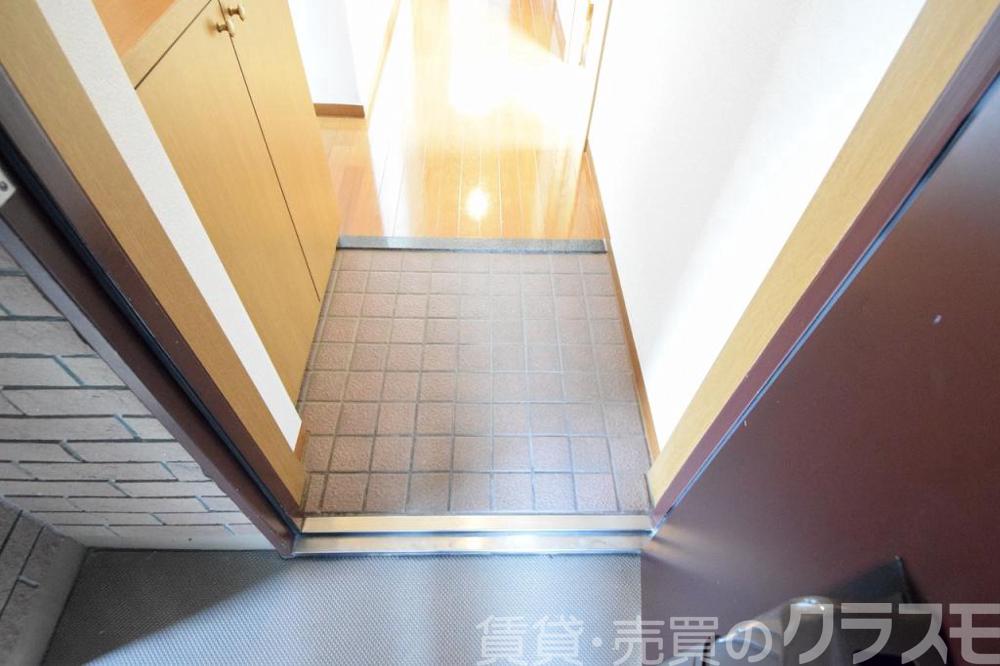 16/30 玄関