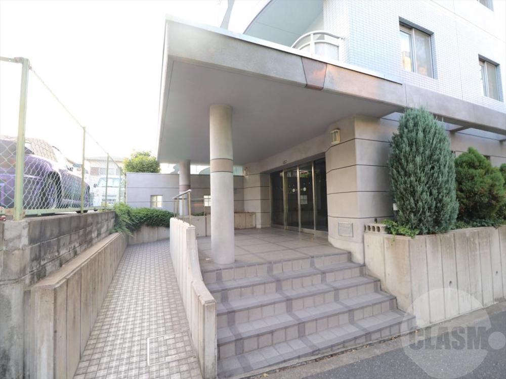 22/30 エントランス