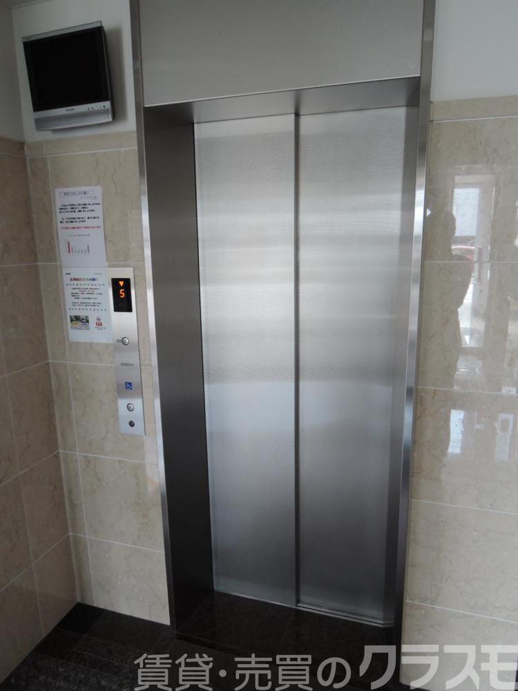 28/30 エントランス