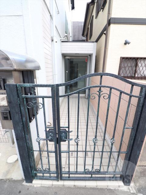 22/30 エントランス