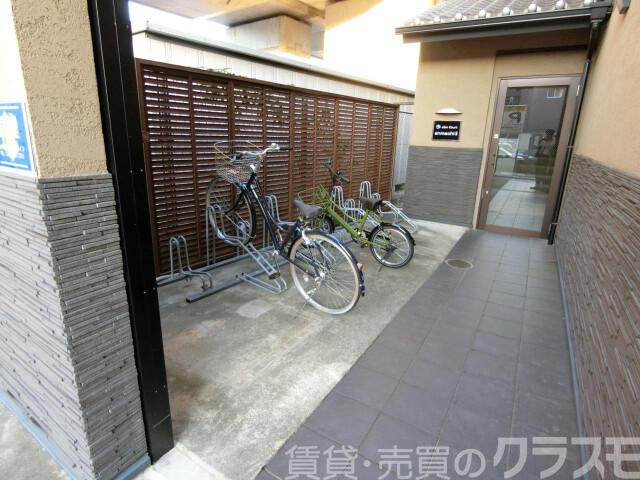 28/30 エントランス