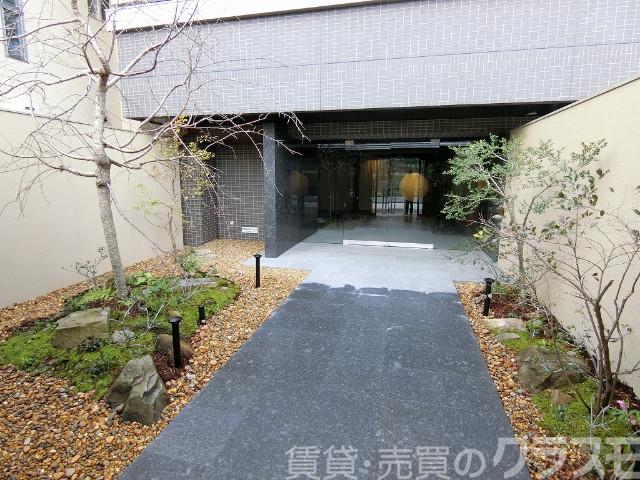 28/30 エントランス