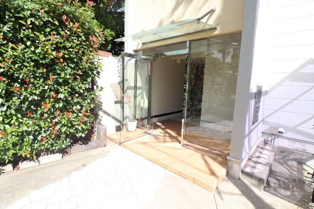 22/30 エントランス