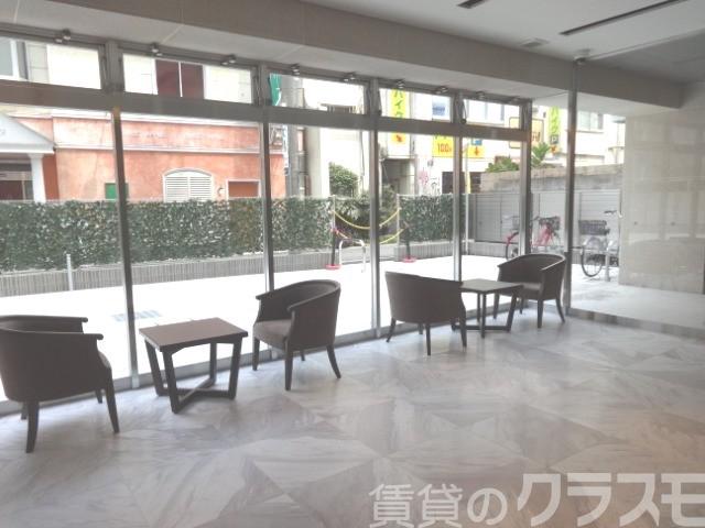 22/27 エントランス