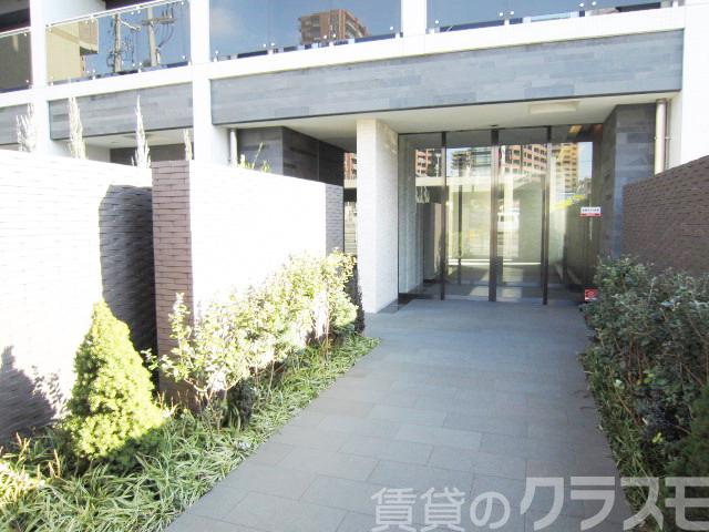 24/30 エントランス