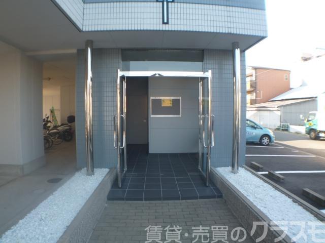 28/30 エントランス