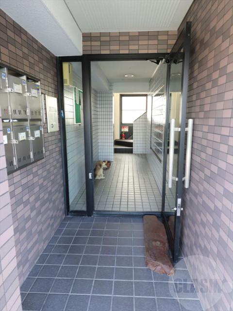 22/30 エントランス