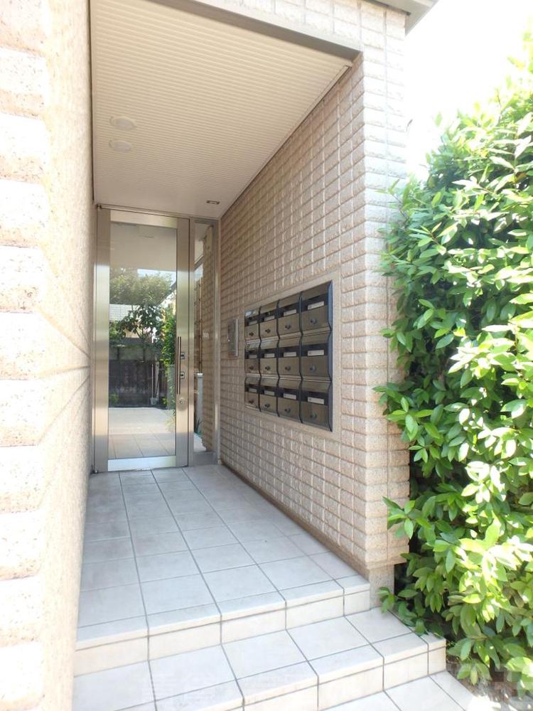 19/27 エントランス