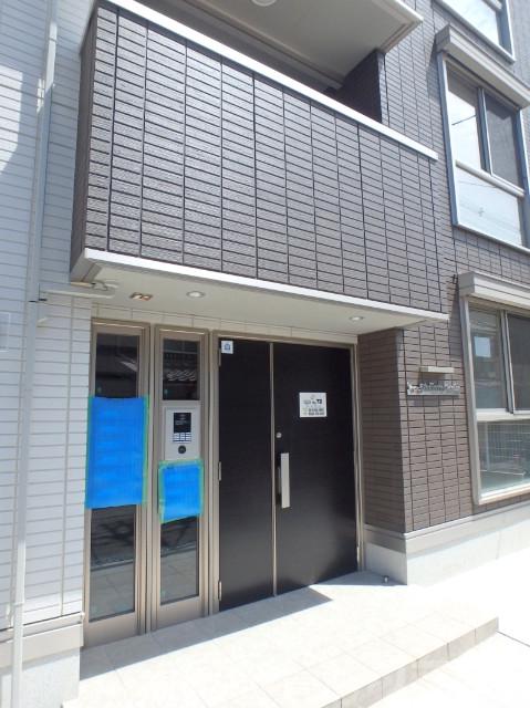 21/30 エントランス