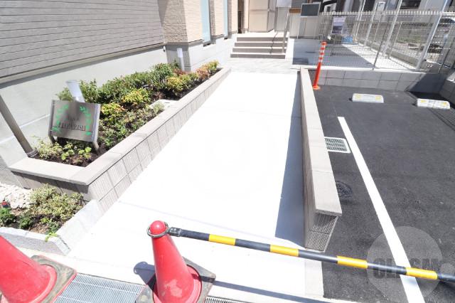 22/30 エントランス