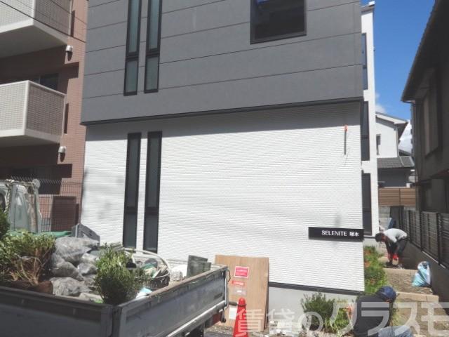 23/28 エントランス