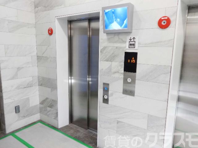 25/30 エントランス