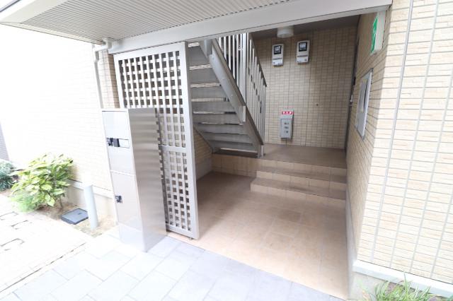 22/30 エントランス