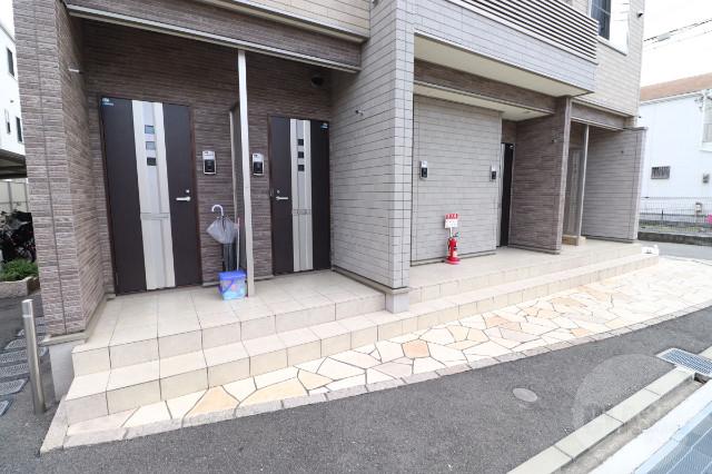 22/30 エントランス