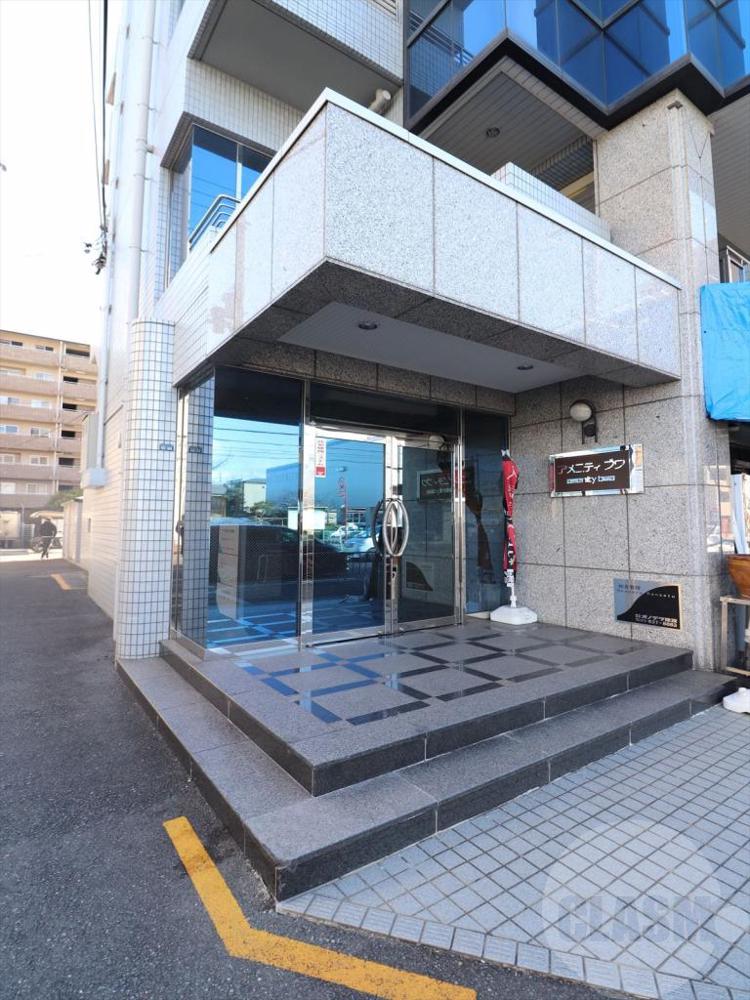 18/27 エントランス