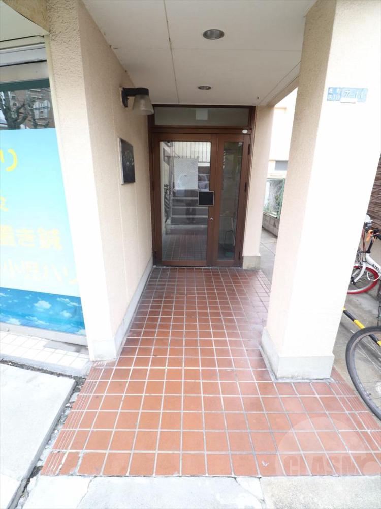 22/30 エントランス