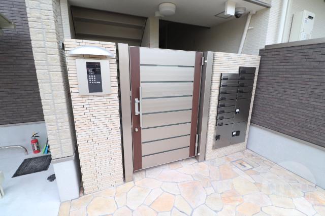 22/30 エントランス