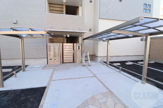 22/30 エントランス