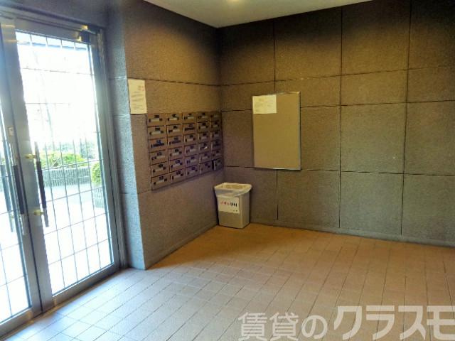 22/27 エントランス