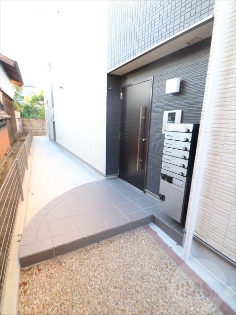 22/30 エントランス