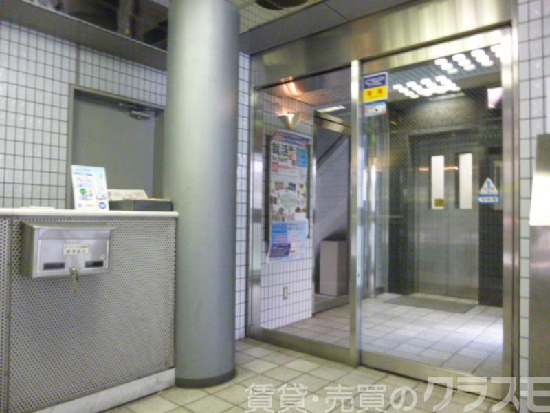 28/30 エントランス