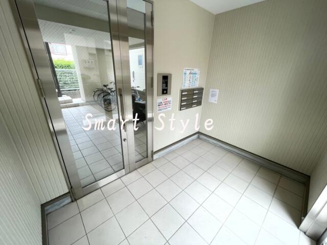 27/30 エントランス