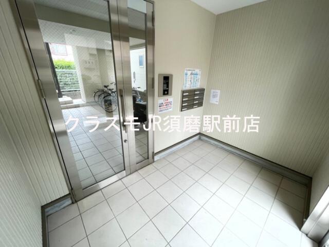 27/30 エントランス