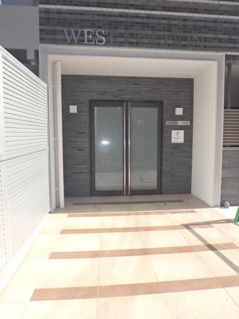 19/30 エントランス