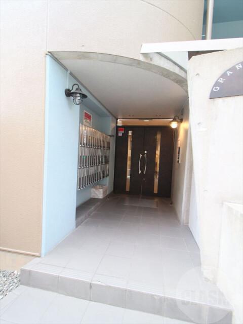 22/30 エントランス