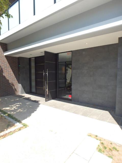 23/30 エントランス