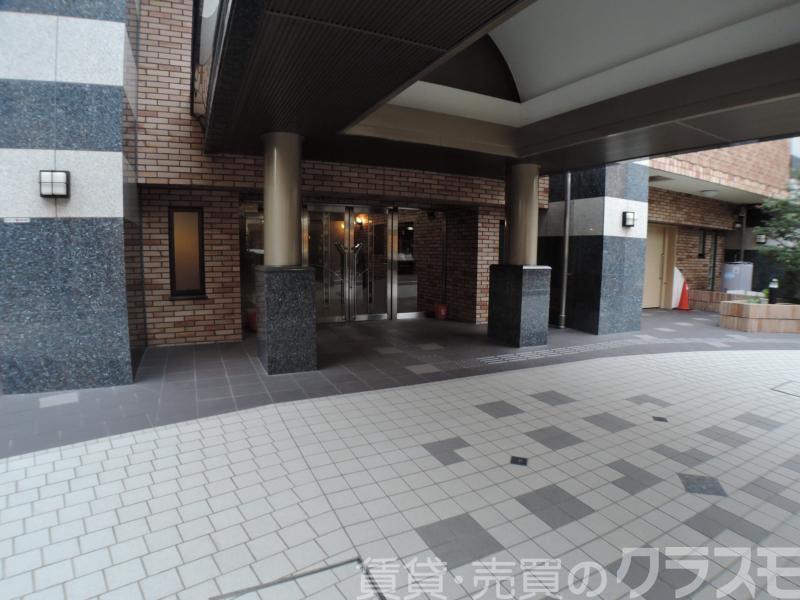 28/30 エントランス