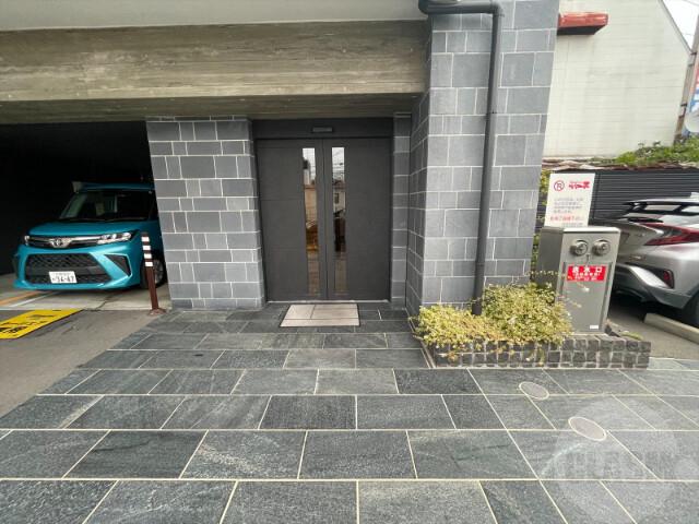 22/30 エントランス