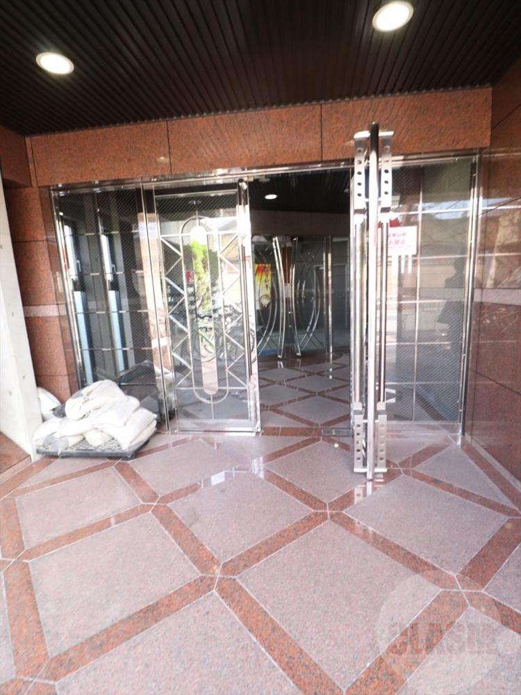 22/30 エントランス