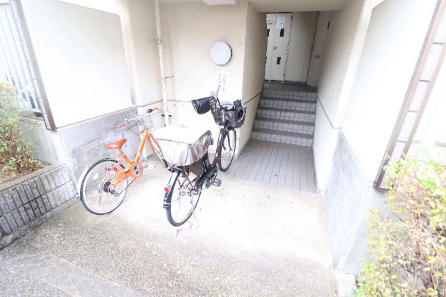 21/30 エントランス