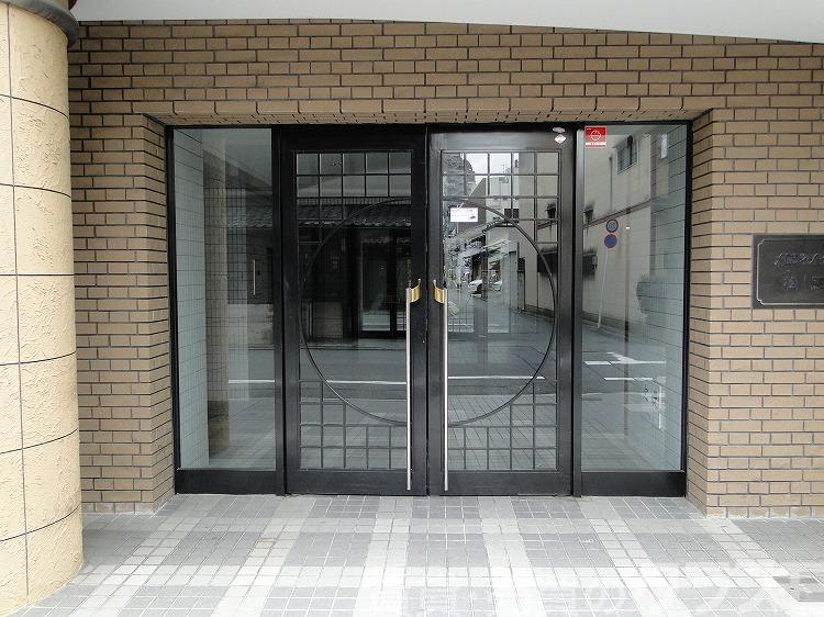 28/30 エントランス